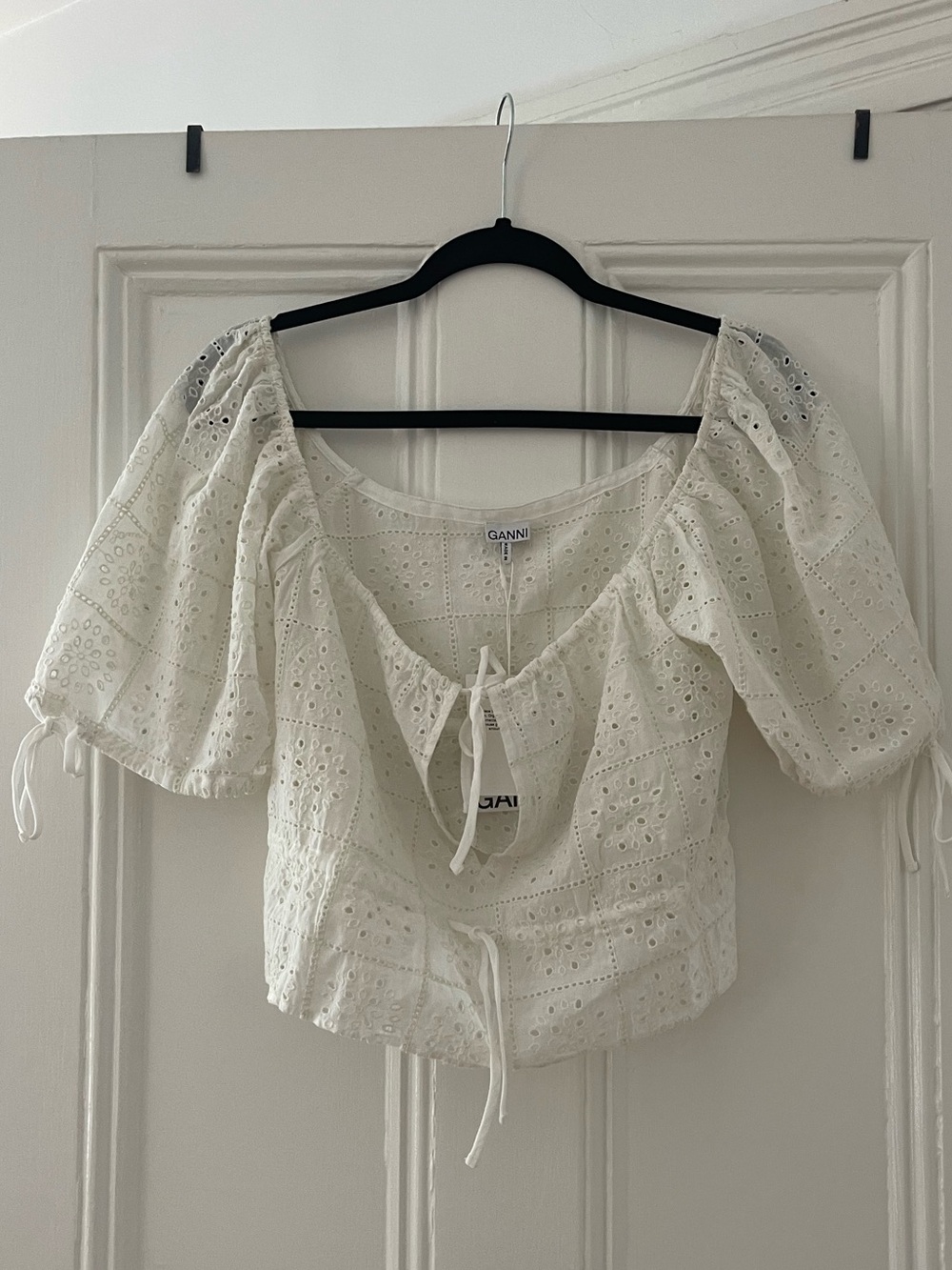 GANNI Light Broderie Anglaise Cropped Top - Picture 2 of 5